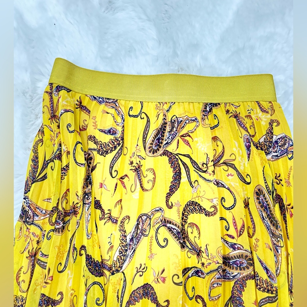 🌺Adorable skirt 🌺Like new🔥, worn once🙈 - Picture 8 of 14
